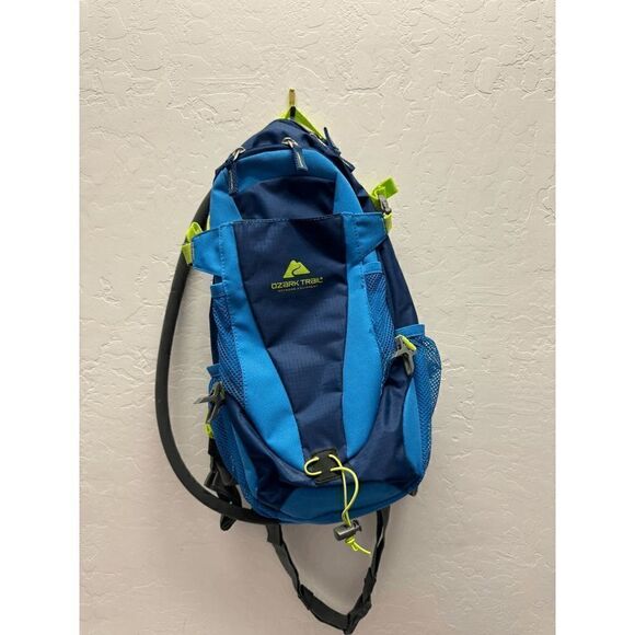 Ozark‎ Trail 13 Ltr Larimore Hydration Pack with 2-Liter Reservoir, Blue - Picture 1 of 7